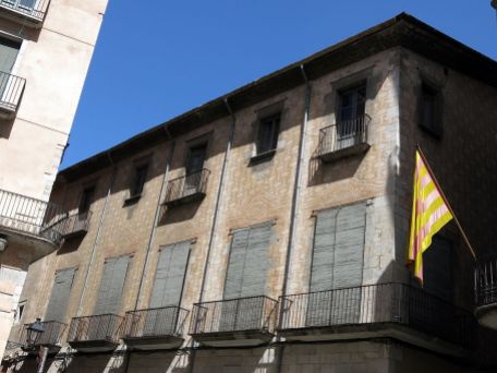 Vista parcial de la façana de la casa Pérez-Xifra, c. 2009 (Foto: http://www.catalunya.com)