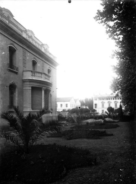 Enjardinament de la casa Juncosa, c. 1920 (ACGAX. Fons Sadurní Brunet Pi. Autor: Sadurní Brunet)