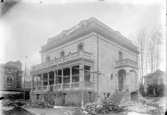 Casa Juncosa, en procés de construcció, 1920 (ACGAX. Fons Sadurní Brunet Pi. Autor: Sadurní Brunet)