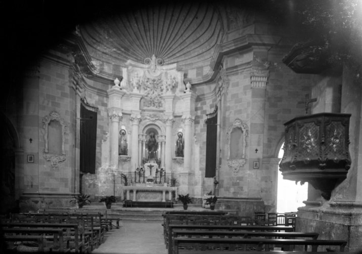 Vista parcial de l’església de Santa Eulàlia de Noves, a Garriguella, 1941 (ACGAX. Fons Sadurní Brunet Pi. Autor: Sadurní Brunet)
