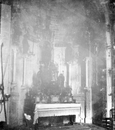 Vista frontal de l’altar major de l'església de Santa Eulàlia de Begudà, a Sant Joan les Fonts, 1919 (ACGAX. Fons Sadurní Brunet Pi. Autor: Sadurní Brunet)