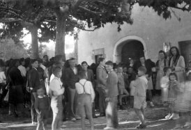 Inauguració de les reformes del santuari de la Fontsanta, a Jafre, 1945 (ACGAX. Fons Sadurní Brunet Pi. Autor: Sadurní Brunet)
