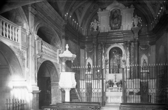 Vista parcial de l’interior de l'església de Sant Vicenç, a Llançà, 1941 (ACGAX. Fons Sadurní Brunet Pi. Autor: Sadurní Brunet)