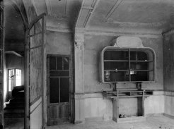 Vista parcial de l'interior de ca Sorribes en procés de reformes, a Sant Jaume de Llierca, 1917 (ACGAX. Fons Sadurní Brunet Pi. Autor: Sadurní Brunet)