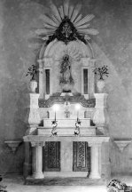 Vista frontal de l'altar de la Puríssima de l'església de Sant Maurici, a Sant Mori, 1946 (ACGAX. Fons Sadurní Brunet Pi. Autor: Sadurní Brunet)