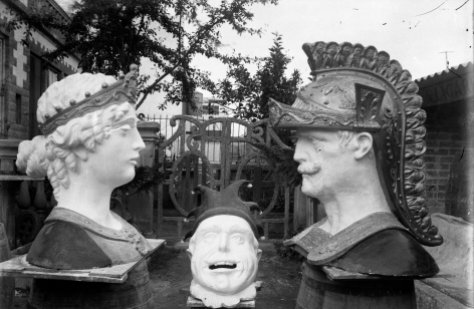 Vista general dels caps dels gegants de Calella, 1935 (ACGAX. Fons Sadurní Brunet Pi. Autor: Sadurní Brunet)