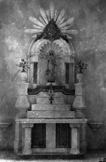 Vista frontal de l'altar de la Puríssima de l'església de Sant Maurici, a Sant Mori, 1946 (ACGAX. Fons Sadurní Brunet Pi. Autor: Sadurní Brunet)