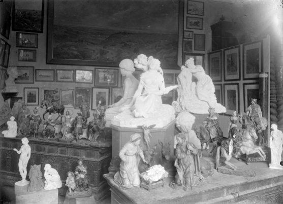 Sala d'exposició del Museu d'Olot, 1916 (ACGAX. Fons Sadurní Brunet Pi. Autor: Sadurní Brunet)
