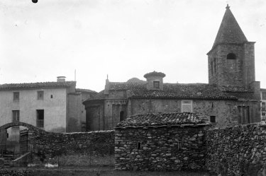 Vista lateral de l'església de Sant Esteve a Llanars, 1927 (foto Sadurní Brunet Pi, ACGAX)