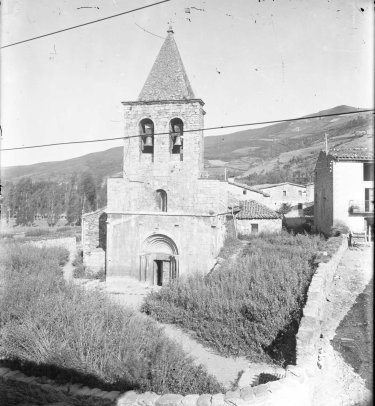 Vista parcial de l'església de Sant Esteve a Llanars, 1927 (foto Sadurní Brunet Pi, ACGAX)