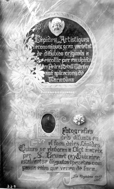 Rètol de propaganda fet amb marbre, c. 1925 (ACGAX. Fons Sadurní Brunet Pi. Autor: Sadurní Brunet)