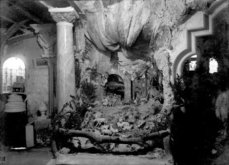 Interior del taller de Sadurní Brunet al carrer de Santa Magdalena, a Olot, 1918 (ACGAX. Fons Sadurní Brunet Pi. Autor: Sadurní Brunet)