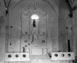 Vista frontal de l’altar major de l'església de Sant Mamet, a Riumors, 1948 (ACGAX. Fons Sadurní Brunet Pi. Autor: Sadurní Brunet)