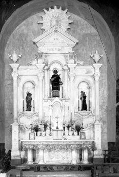 Vista frontal de l'altar major de l'església de Sant Esteve de Tuixent, a Josa i Tuixent, 1952 (ACGAX. Fons Sadurní Brunet Pi. Autor: Sadurní Brunet Forasté)