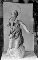 Vista frontal de l'escultura de Sant Onofre, abans de ser restaurada, 1944 (ACGAX. Fons Sadurní Brunet Pi. Autor Sadurní Brunet)