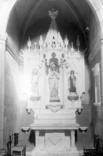 Vista frontal de l’altar de la Puríssima de l'església de Sant Julià i Santa Basilissa, a Verges, 1948 (ACGAX. Fons Sadurní Brunet Pi. Autor: Sadurní Brunet)