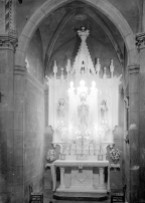 Vista frontal de l’altar de la Puríssima de l'església de Sant Julià i Santa Basilissa, a Verges, 1948 (ACGAX. Fons Sadurní Brunet Pi. Autor: Sadurní Brunet)
