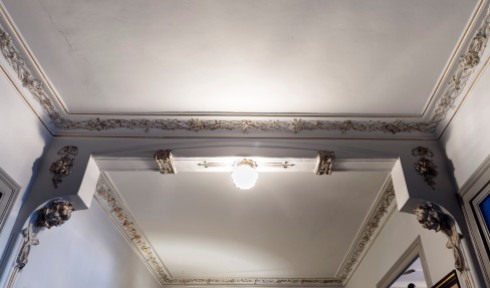 Vista parcial de la decoració de l’interior de la casa Riera, 2018 (ACGAX. Col·lecció d’imatges de l’ACGAX. Autor: Quim Roca)